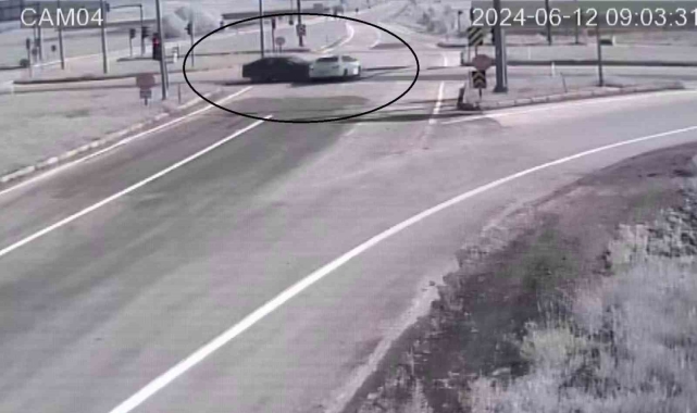 Kırmızı ışık ihlali kazaya sebep oldu: 3 yaralı