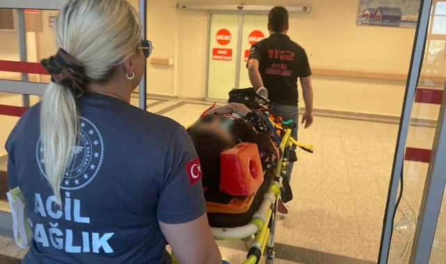 Kırmızı ışıkta duran otomobile çarptı: 1 yaralı