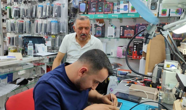 Kırşehir'de baba-oğul usta-çırak ilişkisiyle mesleği sürdürüyor