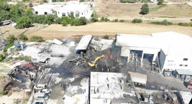 Kocaeli'de yangının çıktığı fabrika havadan görüntülendi