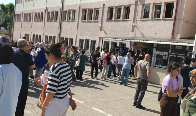 Kocaeli'de YKS sınavının ilk oturum heyecanı