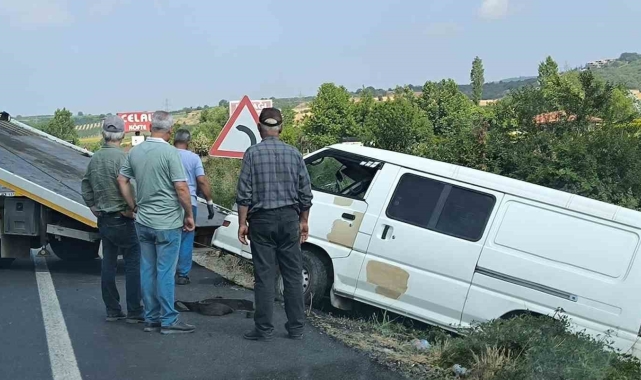 Kontrolden çıkan minibüs şarampole uçtu: 5 yaralı