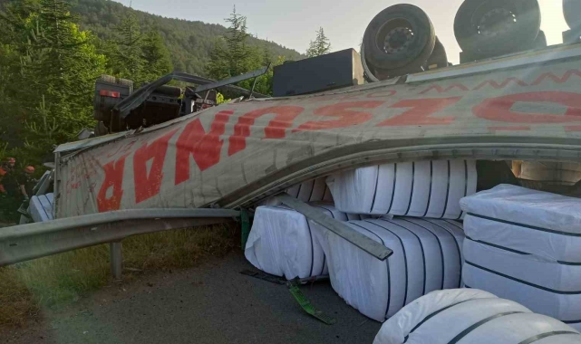 Kontrolden çıkan tır tepetaklak oldu: 1 yaralı