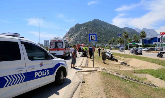 Kontrolü kaybedip beton bloka çarptı, kazayı duyan baba fenalık geçirdi