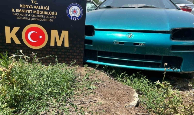 Konya'da gümrük kaçağı araç, sahte plakalar ele geçirildi: 4 gözaltı