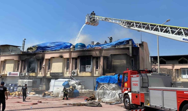 Konya'da kozmetik ürünleri üreten iş yerinde yangın