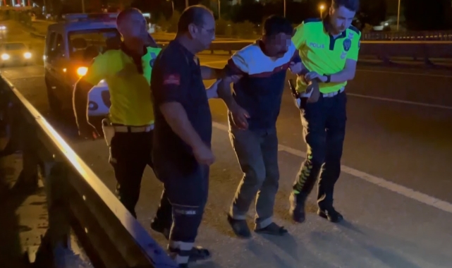 Köprüde intihara kalkışan şahsı devriye gezen polisler ikna etti