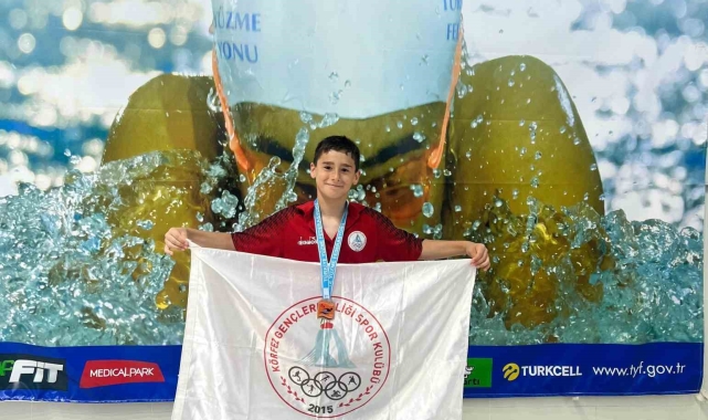 Körfezli yüzücüler barajı geçti