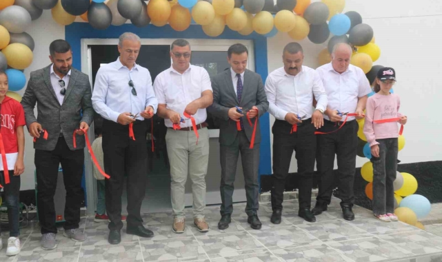 Köy okuluna yapılan çok amaçlı salon törenle açıldı