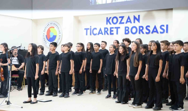 Kozanlı öğrenciler Kozan kurtuluşunu sahnelerine taşıdı