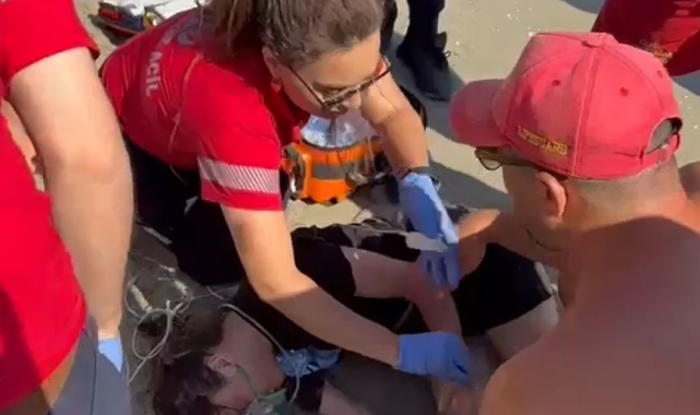 Küçükçekmece Menekşe Plajı'nda denize giren çocuk epilepsi nöbeti geçirdi