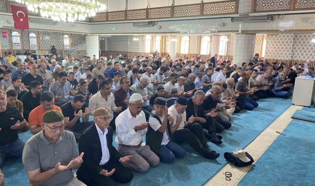 Kulu'da bayram namazında camiler doldu