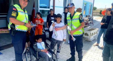 Kulu'da jandarmadan özel öğrencilere trafik güvenliği eğitimi