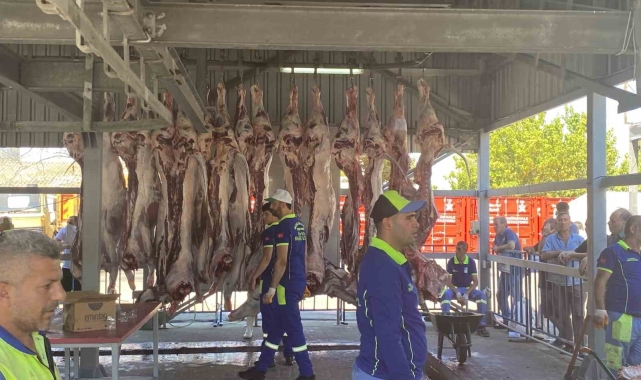 Kurban kesimi bayramın ikinci gününde de sürüyor