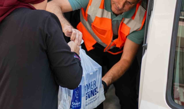 Kuşadası Belediyesi'nden çocuklara 143 bin 100 litre süt desteği