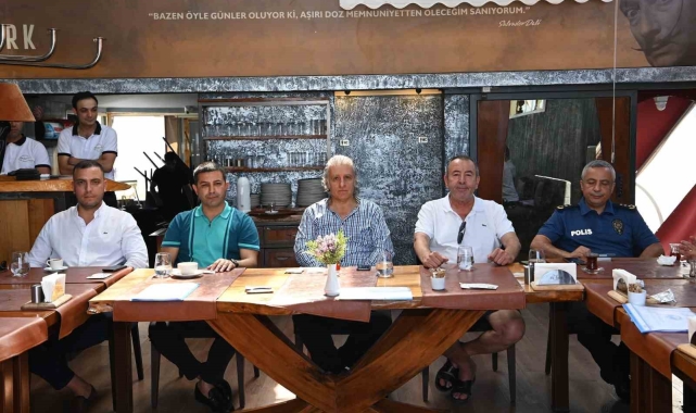 Kuşadası'nda İlçe Danışma Kurulu 'duygu istismarcılığı' gündemi ile toplandı