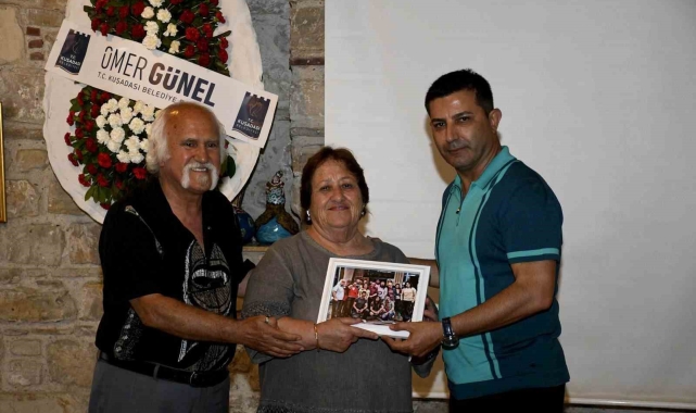 Kuşadası'nda 'Mavi İnsan' lakaplı şair anıldı