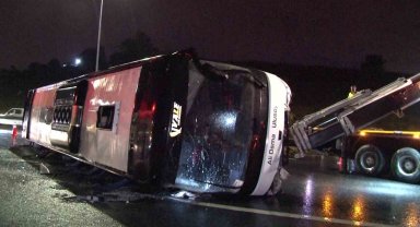 Kuzey Marmara Otoyolu'nda yolcu otobüsü devrildi