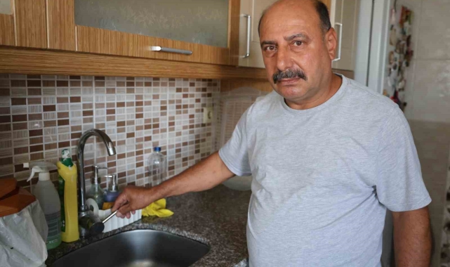 Mahallenin her sokağında su var, tek bu sokakta yok