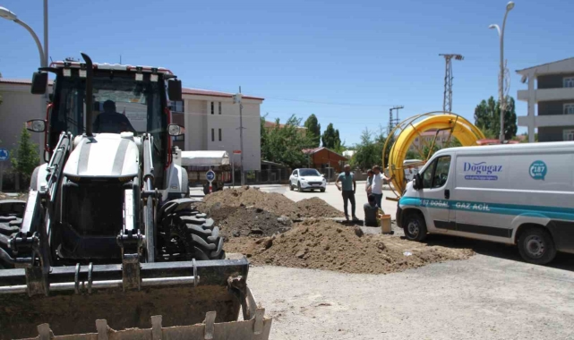 Malazgirt'te doğal gaz çalışmaları devam ediyor