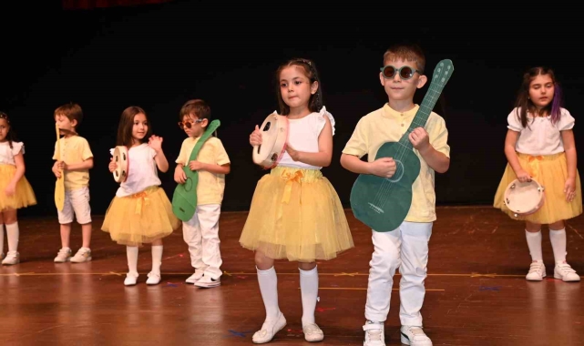 Manavgat'ta miniklerin mezuniyet sevinci