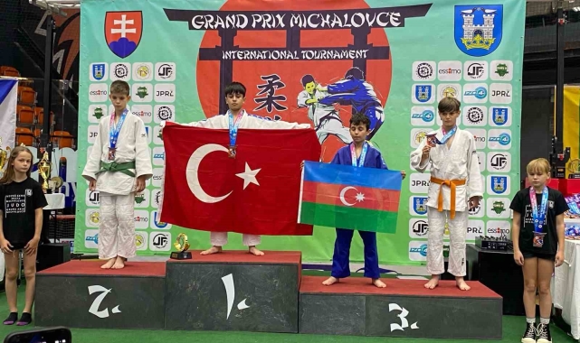 Manisa BBSK Judo takımı Slovakya'da madalyaları topladı