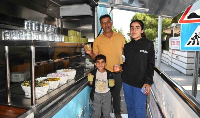 Manisa Büyükşehir'den LGS'ye giren öğrencilere ve ailelerine ikram