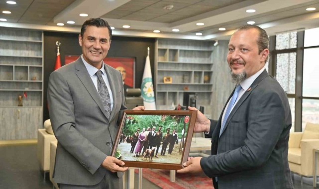 Manisa'da sokak hayvanları için hayvan hastanesi ve vetbüs projeleri