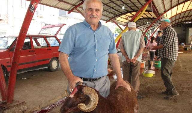 Manisalılar kurban vazifelerini yerine getirdi