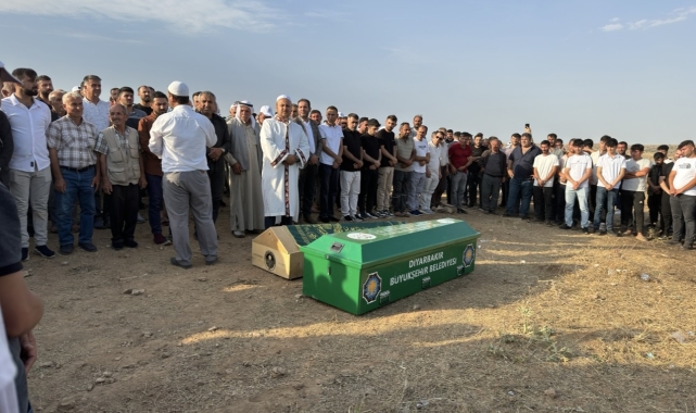 Mardin'deki yangında hayatını kaybeden 2 vatandaş defnedildi