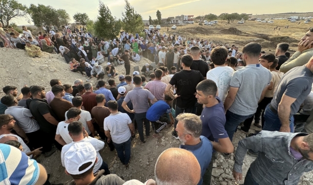 Mardin'deki yangında hayatını kaybeden 8 vatandaş defnedildi