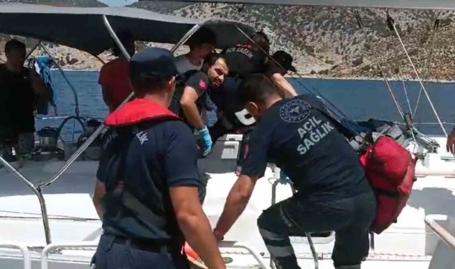 Marmaris'te özel teknesinde rahatsızlanan vatandaşı Sahil Güvenlik tahliye etti