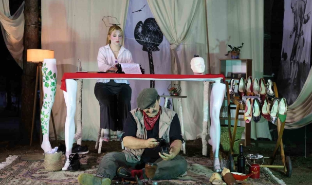 Masanın altında kış tiyatro oyunu seyirciyle buluştu