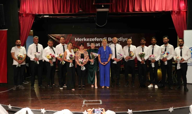 Merkezefendi Sanat Merkezi öğrencilerini muhteşem gösteriyle uğurladı