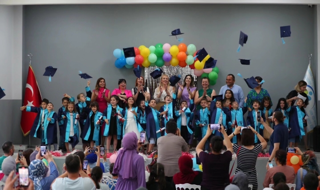 Merkezefendili minikler mezuniyet heyecanı yaşadı