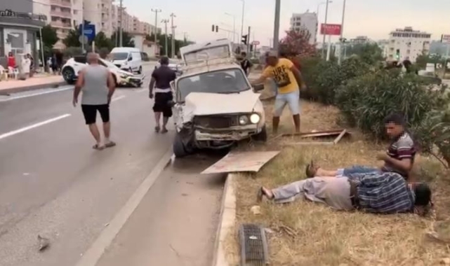 Mersin'de 3 kişinin yaralandığı trafik kazası kamerada