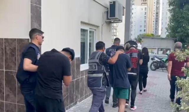 Mersin'de 'sazan sarmalı' yöntemiyle dolandırıcılık yapan 5 şüpheli yakalandı