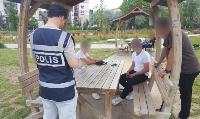 Millet Bahçesi'nde şüpheli şahıslara denetim