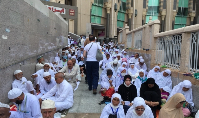 Milyonlar Kabe'de Cuma namazında buluştu