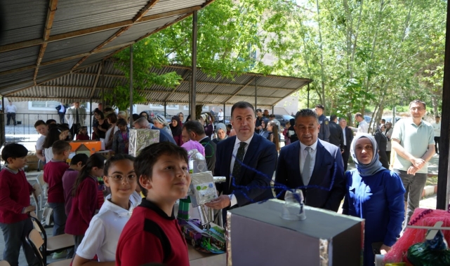 Miniklerin geleceğe yönelik tasarladıkları projeler sergilendi