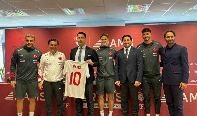Montella: "İlk görevimiz tüm milletimizi gururlandırmak"