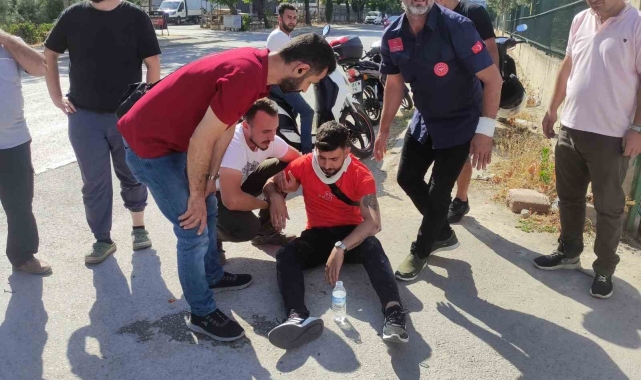 Motosiklet dönüş yapan otomobile çarptı