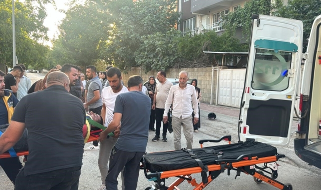 Motosiklet ile otomobil çarpıştı: 1'i ağır 2 yaralı