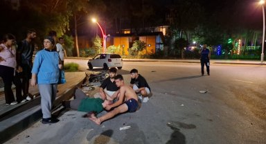 Motosiklet ile otomobil çarpıştı: 2 yaralı