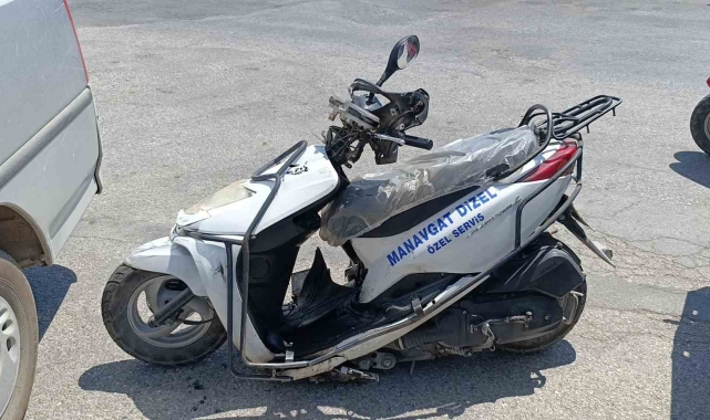 Motosikletle kamyonete çarpan 14 yaşındaki çocuk ağır yaralandı