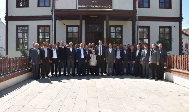 Muhtarlar hizmet için maaş promosyonlarının yarısını bağışladı