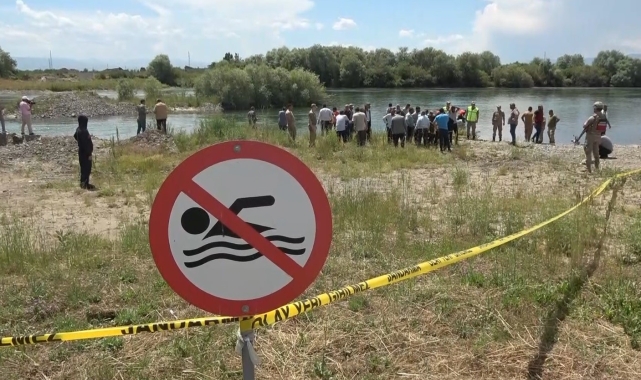 Murat Nehri'nde suya kapılan genç için arama kurtarma çalışması başlatıldı