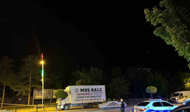 Muş'ta bir kadının bankta unuttuğu çanta polisi harekete geçirdi