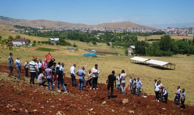 Muş'ta rüzgar enerji santrali inşaatı protesto edildi