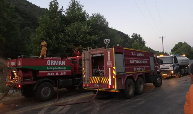 Nazilli Belediyesi Kahvederesi'ndeki yangına müdahale etti